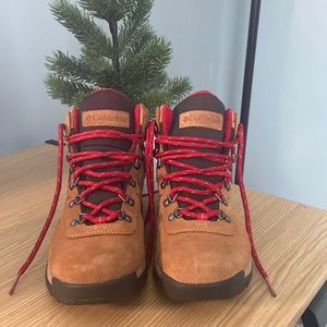 Columbia Women’s Newton Ridge Waterproof Hiking Boots - Like New!